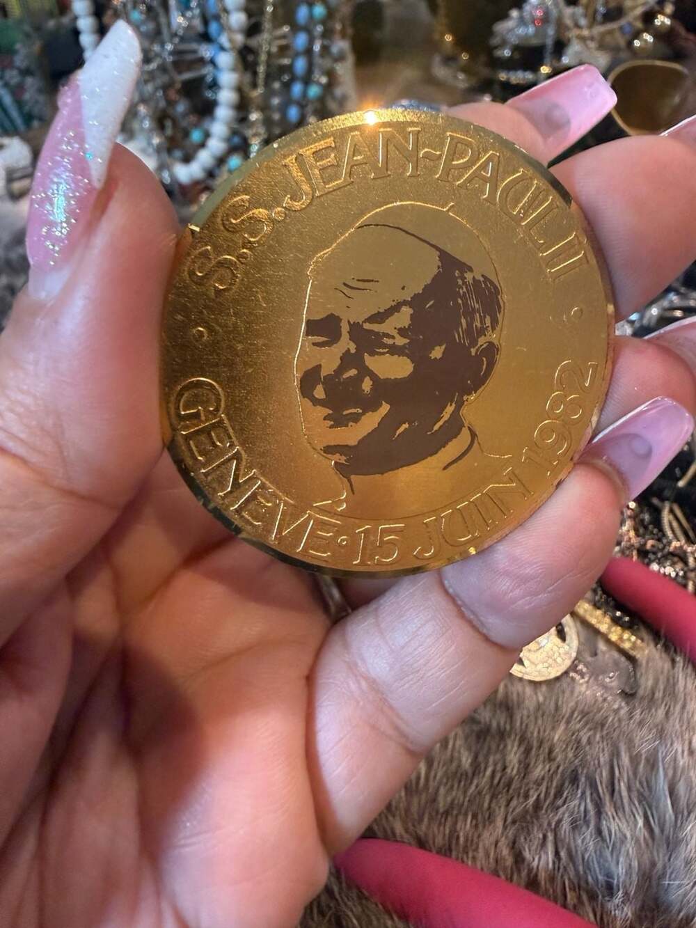 Pope John Paul II Commemorative Medal Geneve 1982 Gold Tone